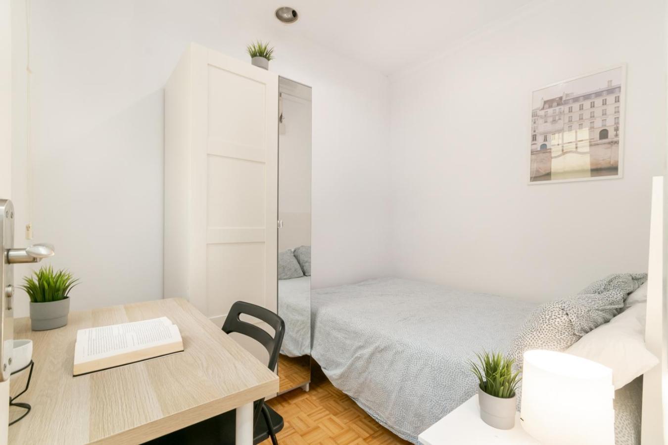 Balmes Private Rooms Barcelona Exterior photo
