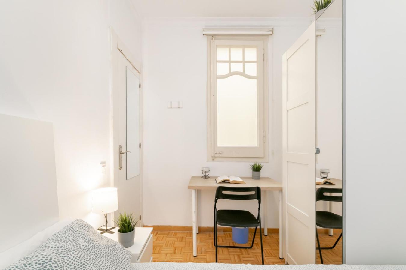 Balmes Private Rooms Barcelona Exterior photo
