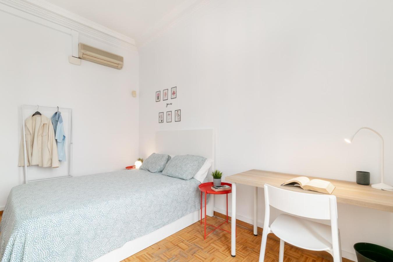 Balmes Private Rooms Barcelona Exterior photo