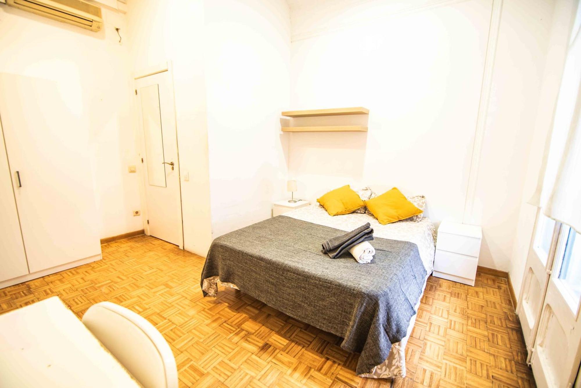 Balmes Private Rooms Barcelona Exterior photo