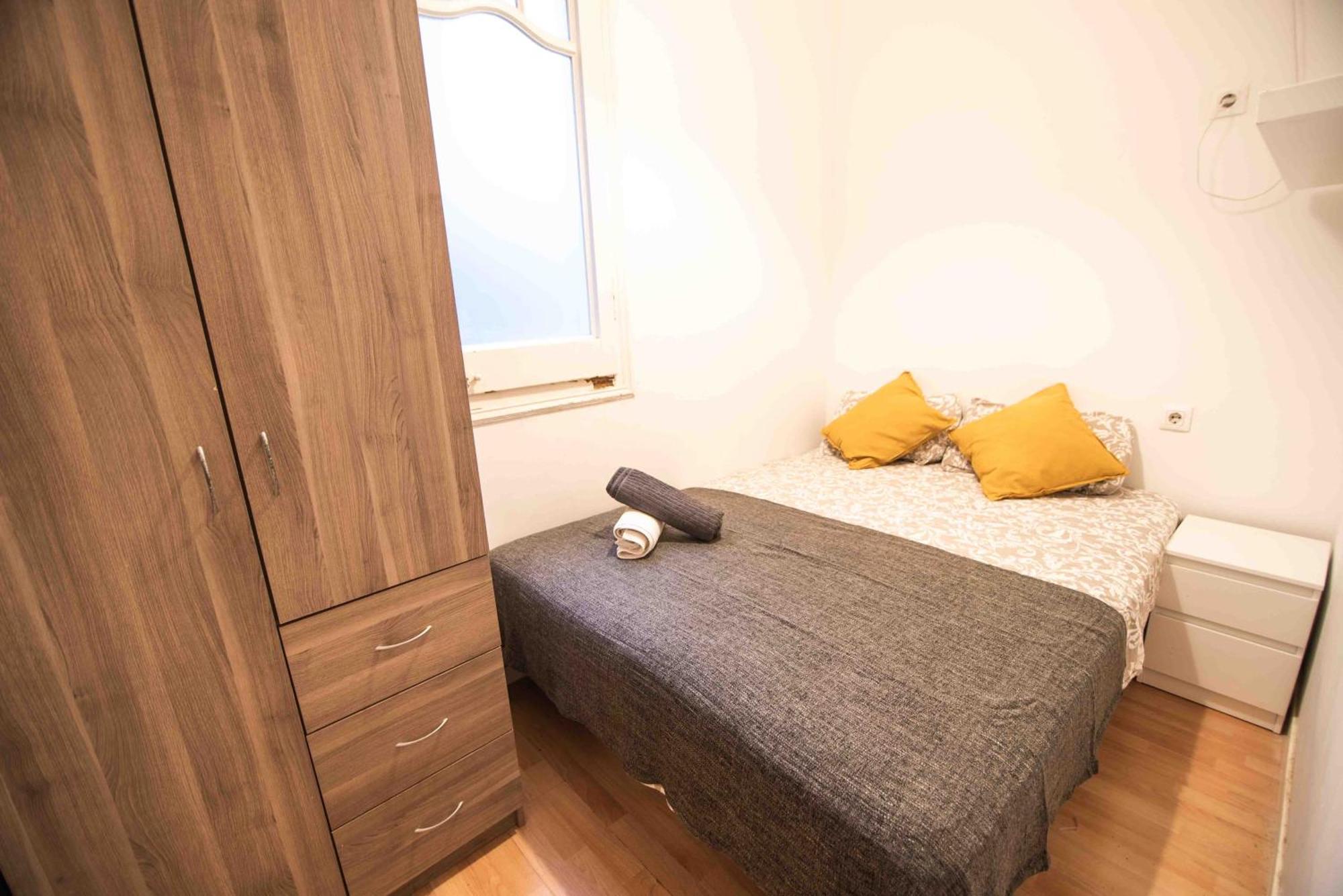 Balmes Private Rooms Barcelona Exterior photo